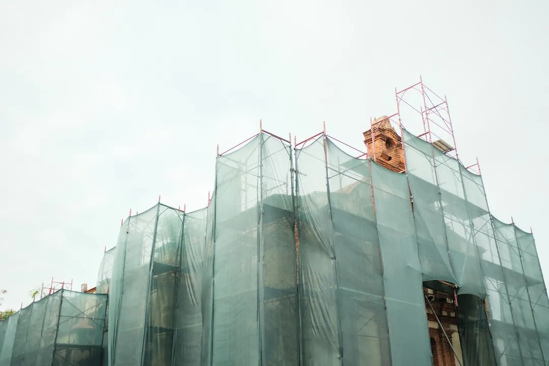 武汉建筑工地紧固件选型指南:膨胀螺栓与铁钉的适配场景分析